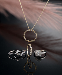 TIMANTTISORMUS  VALERIE CUSHION - Kultakeskus Oy