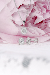 TIMANTTIKORVAKORUT OLIVIA - Kultakeskus Oy